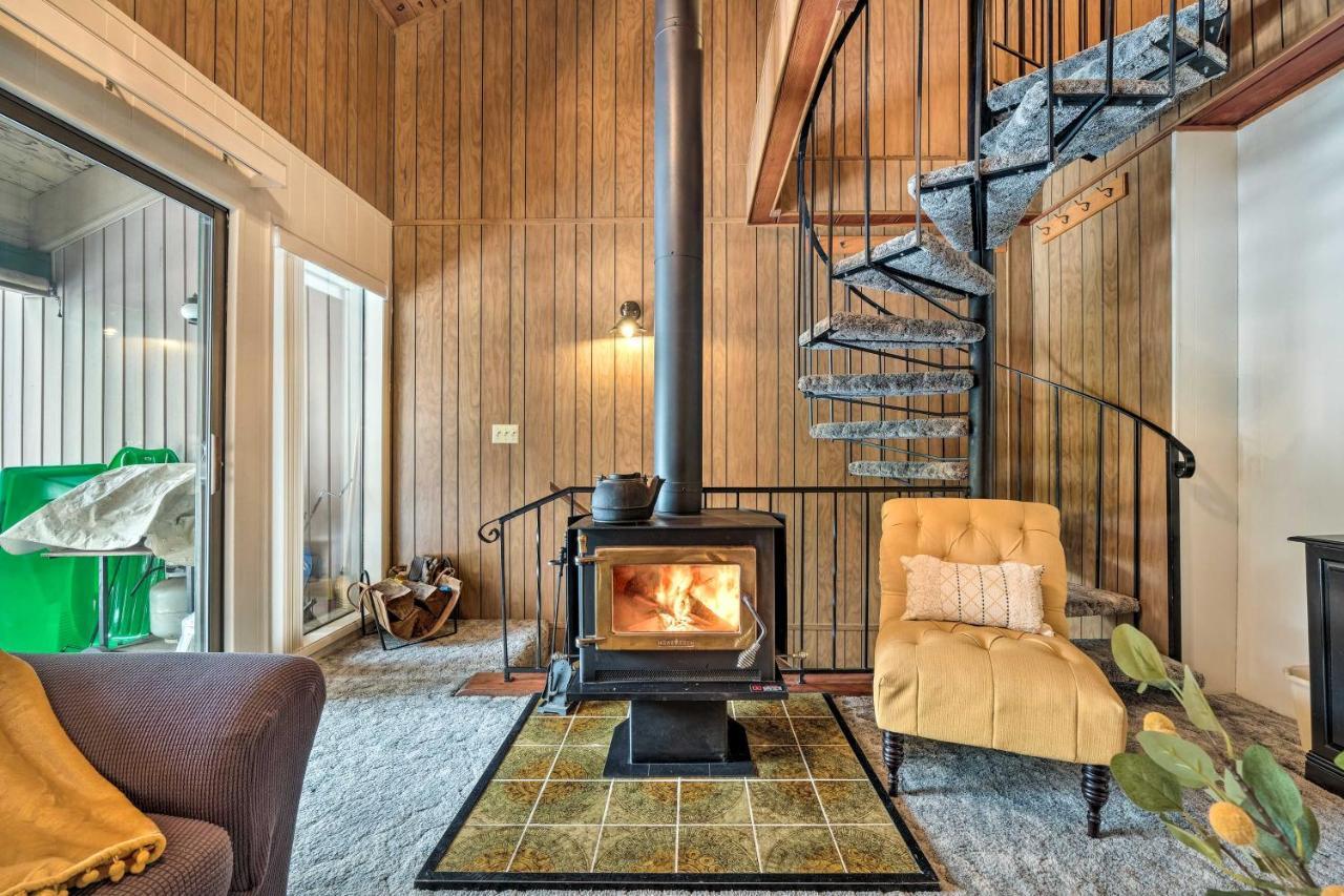 Retreat With Fireplace! Holiday home