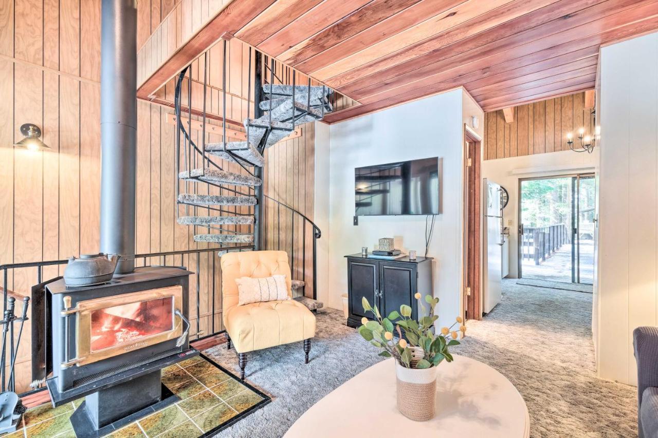 Retreat With Fireplace! Holiday home *