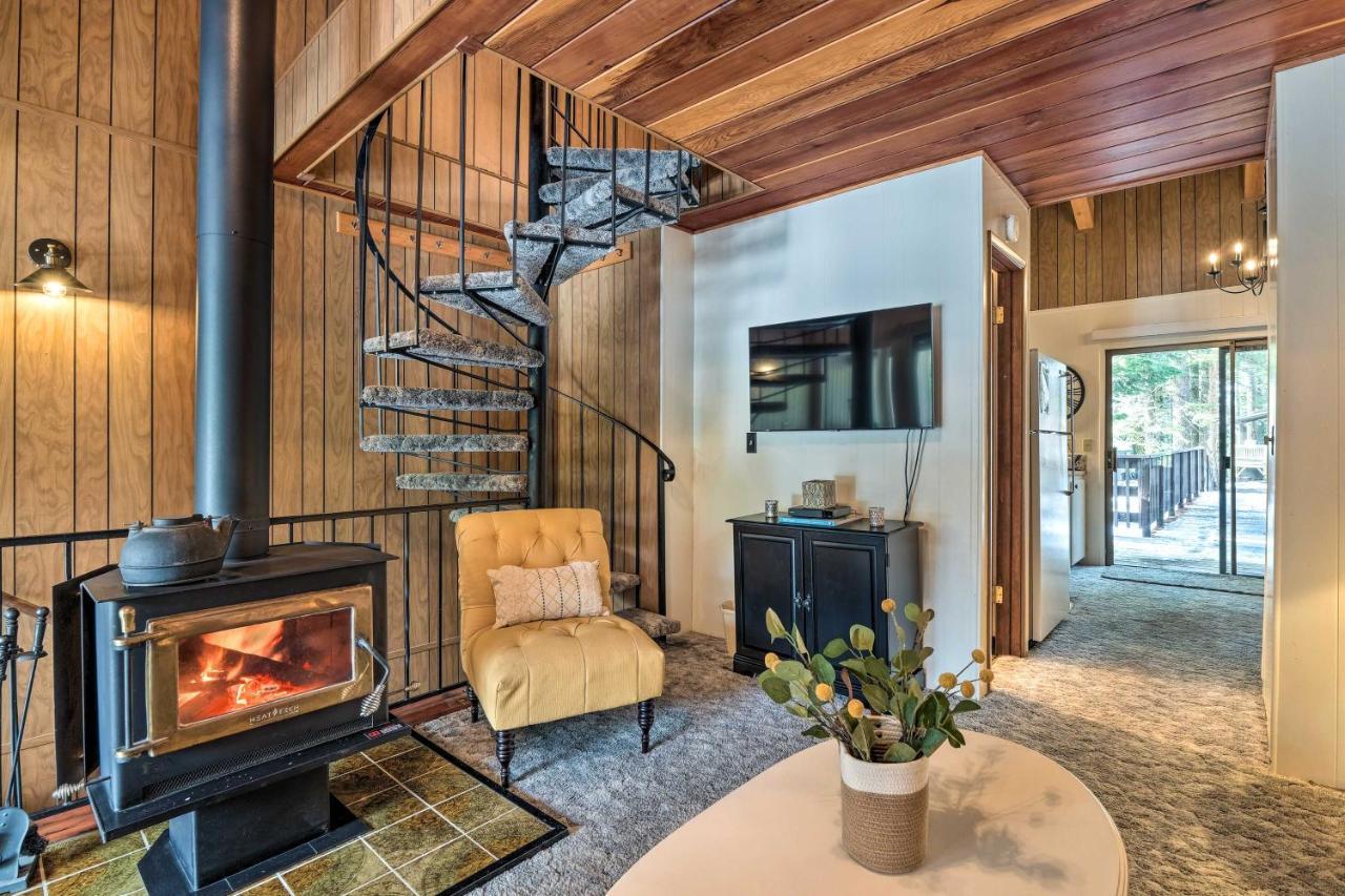 Retreat With Fireplace! Pinecrest