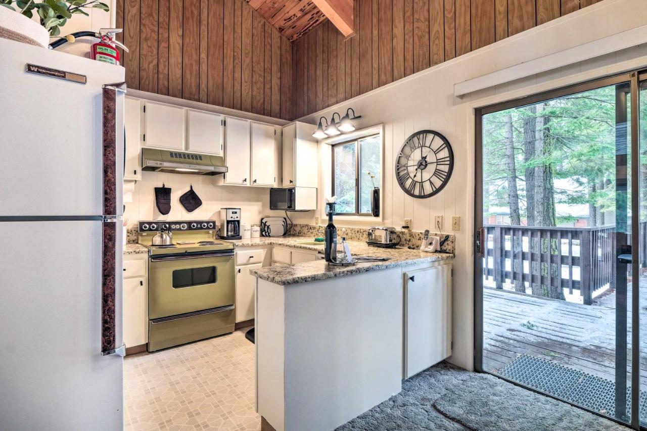 Holiday home Retreat With Fireplace! *