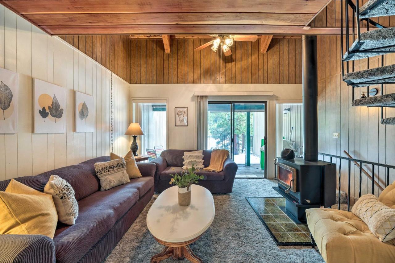 Retreat With Fireplace! Holiday home *