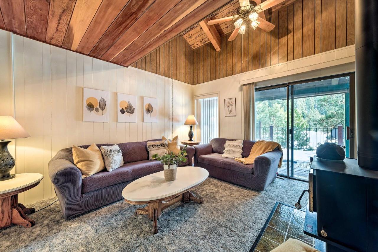 Holiday home Retreat With Fireplace!